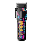 Cortadora L62, frente sobre blanco: versión negra con grafiti multicolor y botones dorados