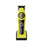 Trimmer M63, amarillo con negro, de frente sobre su base de carga